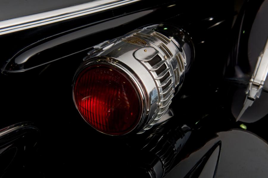  Cadillac V16 Presidential Convertible Parade Limousine by Fleetwood 1938 года  (фото 24 из 57)